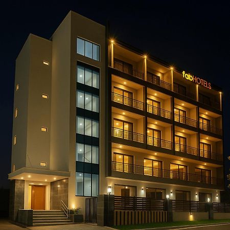 Fabhotel Satyam International โนอิดา ภายนอก รูปภาพ