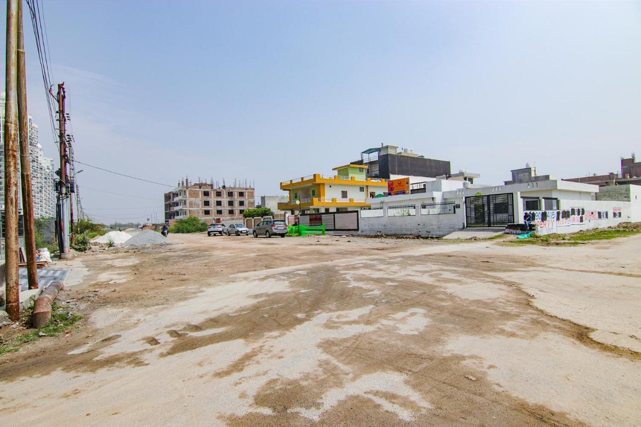Fabhotel Satyam International โนอิดา ภายนอก รูปภาพ